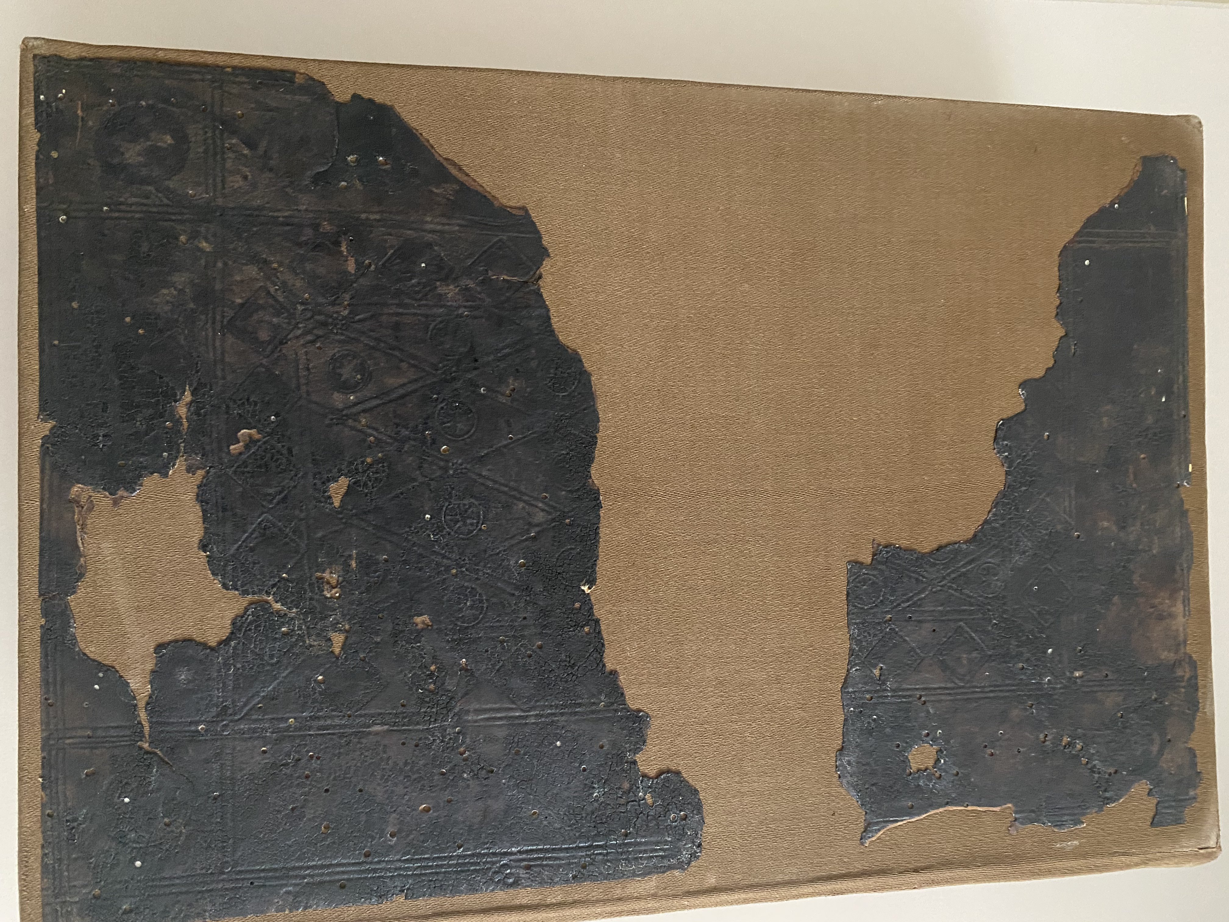 Image Description for https://www.hist-einband.de/Bilder/8° Cod. Ms. theol. 202 RD.jpg